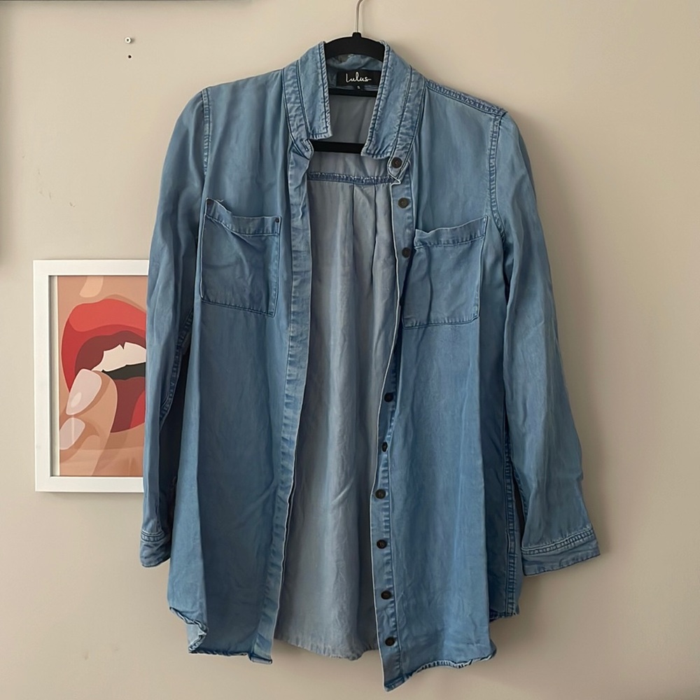 Lulus button down shirt, denim like fabric. Size SM. Like new. No stains or rips